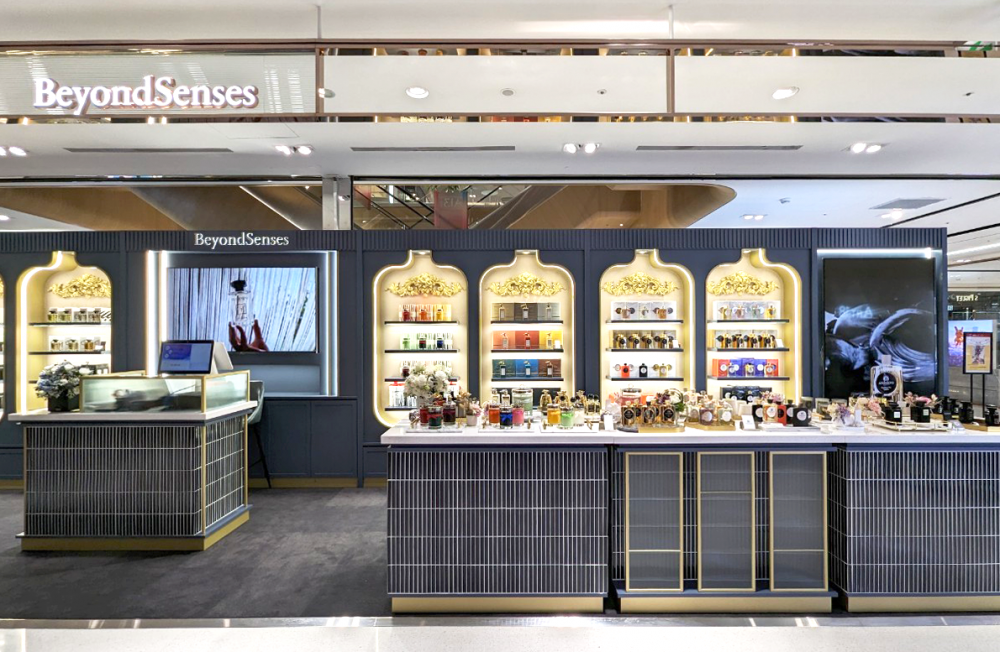 精品香氛-信義大遠百 86吋商用顯示器