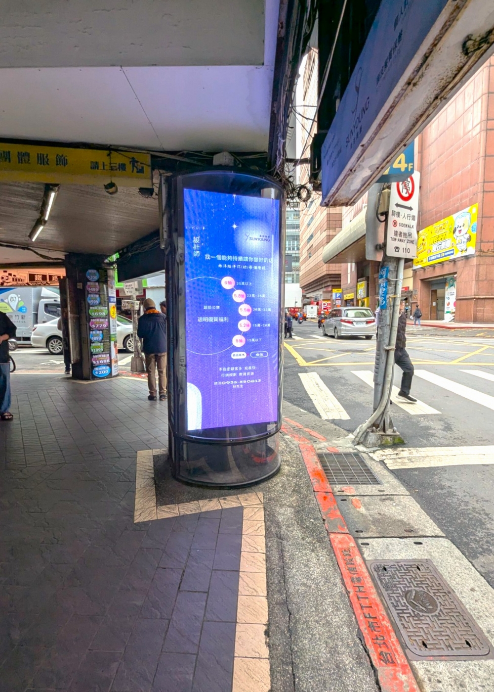 戶外P3電子看板.jpg LED電視牆含柱體包邊美化