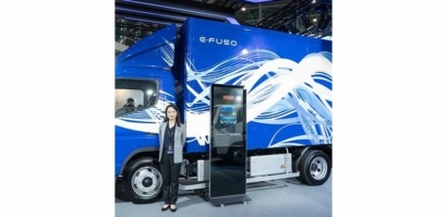 FUSO汽車 43吋互動式廣告機